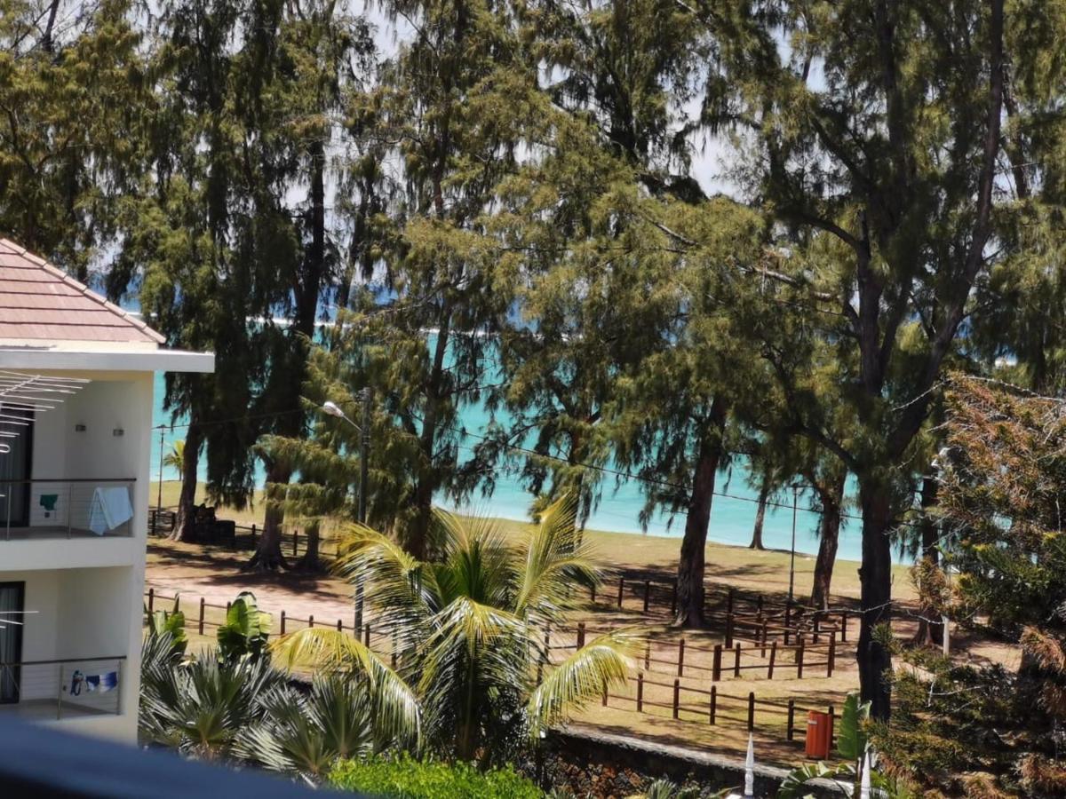 Rayon Vert Bleuphorie Beach Apartment Flic-en-Flacq Exterior foto