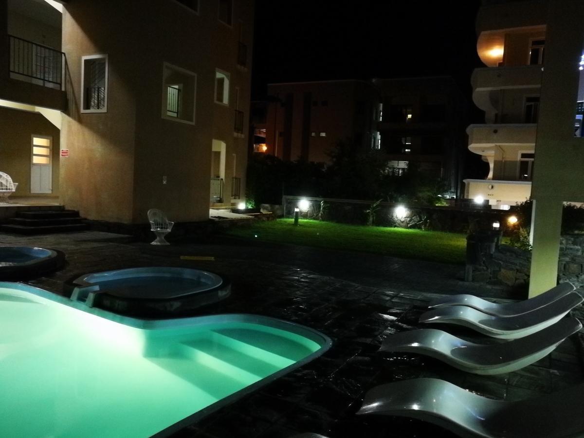 Rayon Vert Bleuphorie Beach Apartment Flic-en-Flacq Exterior foto